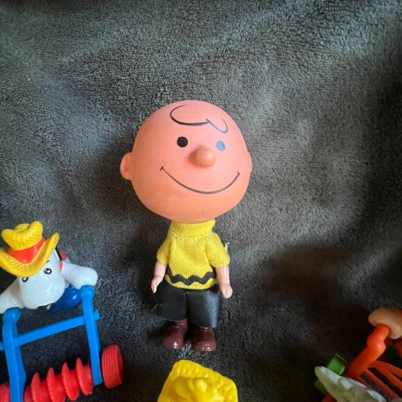 Vintage “Peanuts” Collector ~Charlie Brown Character Figurines - Picture 2 of 7